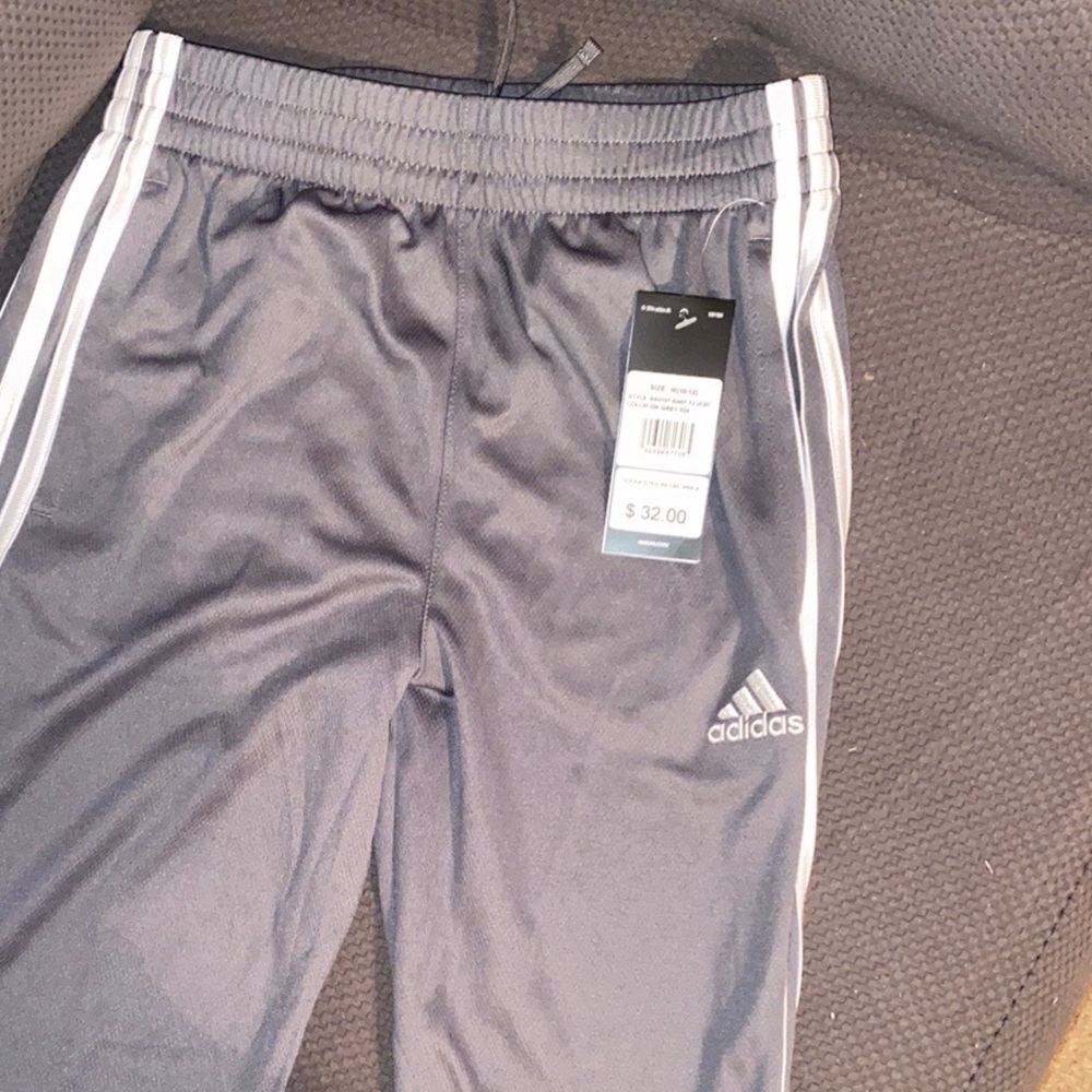 I’m selling boys size 10/12 Medium Brand new never worn.